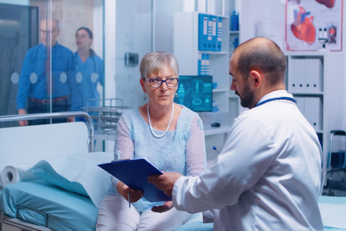 Medical consultation scene, raising the question: why is patient experience important?